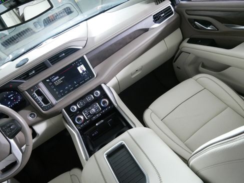 Used 2022 GMC Yukon XL Denali image 11