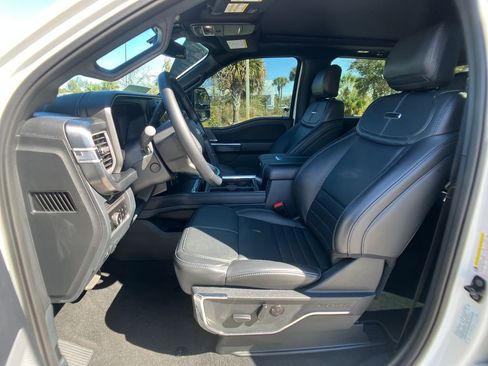 Used 2025 Ford F450 Platinum w/ FX4 Off-Road Package image 28