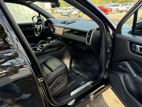 Used 2023 Porsche Cayenne S image 30