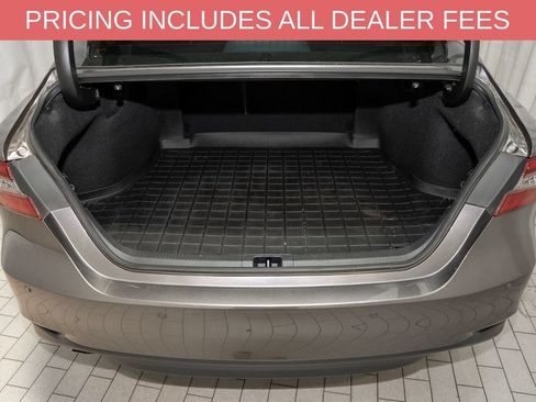 Used 2022 Toyota Camry XLE w/ Navigation Upgrade Package FWD image 5