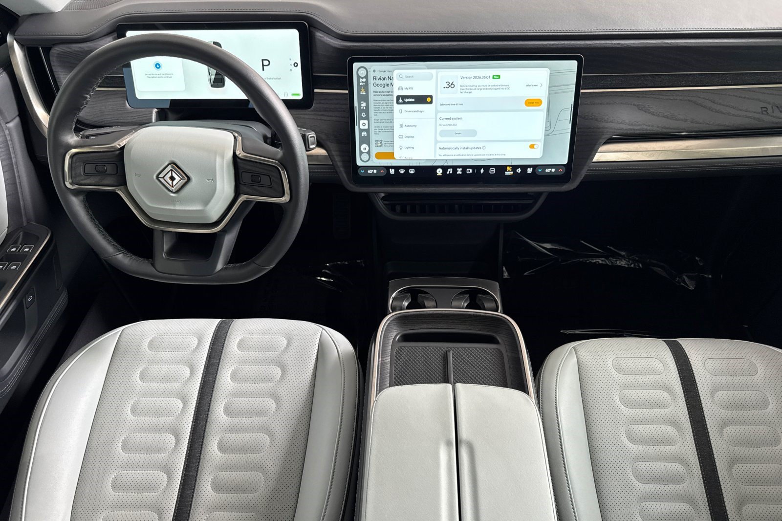 Used 2025 Rivian R1S Adventure Dual AWD/4WD image 17