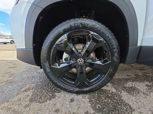 New 2026 Volkswagen Taos SE AWD/4WD image 25