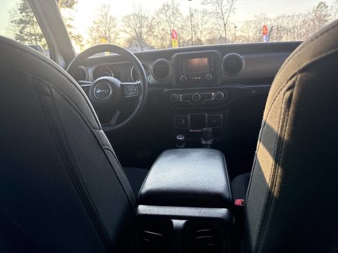 Used 2019 Jeep Wrangler Unlimited Sport image 11