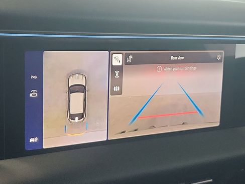 New 2026 Porsche Macan 4 Electric image 17