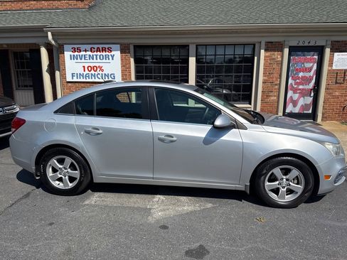 Used 2016 Chevrolet Cruze LT w/ Sun And Sound Package FWD image 3