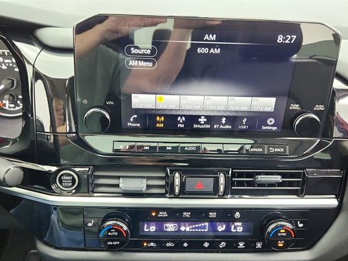 Used 2024 Nissan Pathfinder SL w/ SL Premium Package FWD image 31