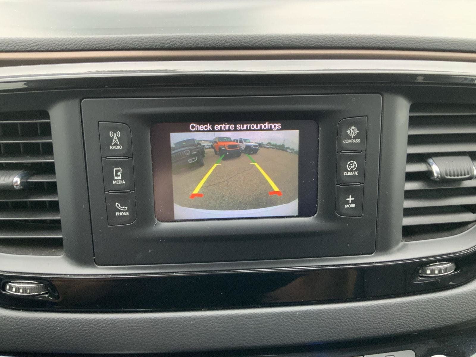 Used 2017 Chrysler Pacifica Touring-L FWD image 34