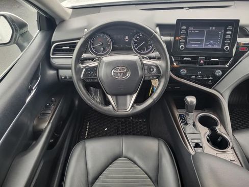 Used 2024 Toyota Camry SE image 5