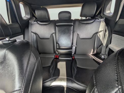 Used 2024 Jeep Compass Latitude image 12