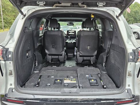 Used 2022 Toyota Sienna XSE image 11