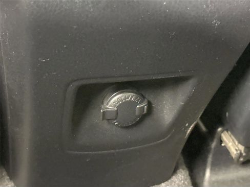 Used 2017 Toyota RAV4 XLE FWD image 34