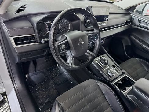 Used 2024 Mitsubishi Outlander SE Black Edition AWD/4WD image 18