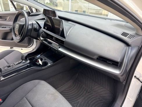 Used 2025 Toyota Prius LE FWD image 33