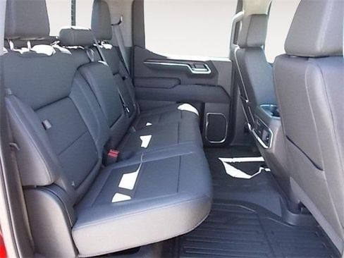 New 2025 GMC Sierra 1500 SLT image 11