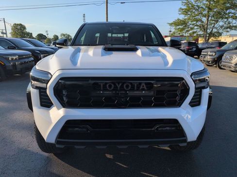 Used 2025 Toyota Tacoma TRD Pro AWD/4WD image 8
