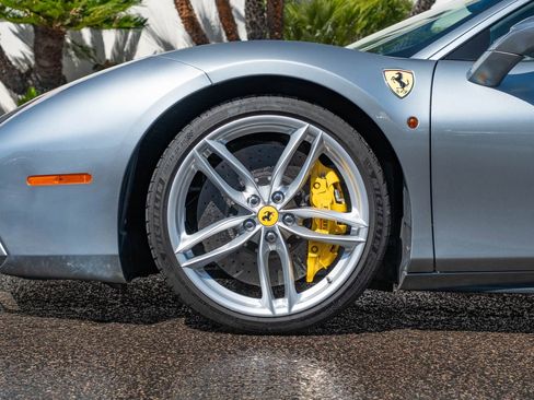 Used 2018 Ferrari 488 GTB image 6