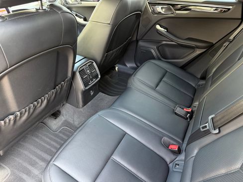 Used 2026 Porsche Macan AWD/4WD image 31