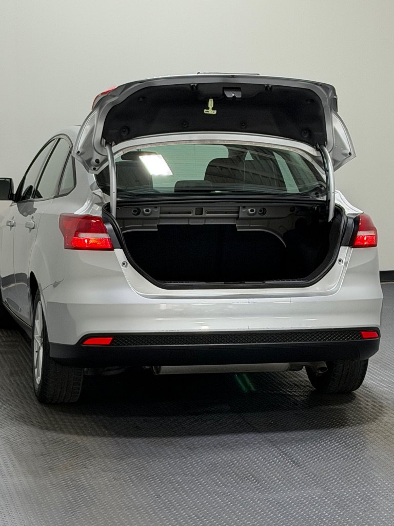 Used 2017 Ford Focus SE FWD image 12