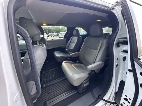 Used 2025 Toyota Sienna XLE AWD/4WD image 13