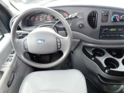 Used 2006 Ford E-250 and Econoline 250 image 26