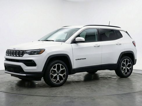 Used 2025 Jeep Compass Limited AWD/4WD image 3