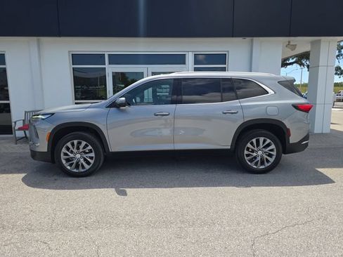 Certified 2025 Buick Enclave Preferred FWD image 4