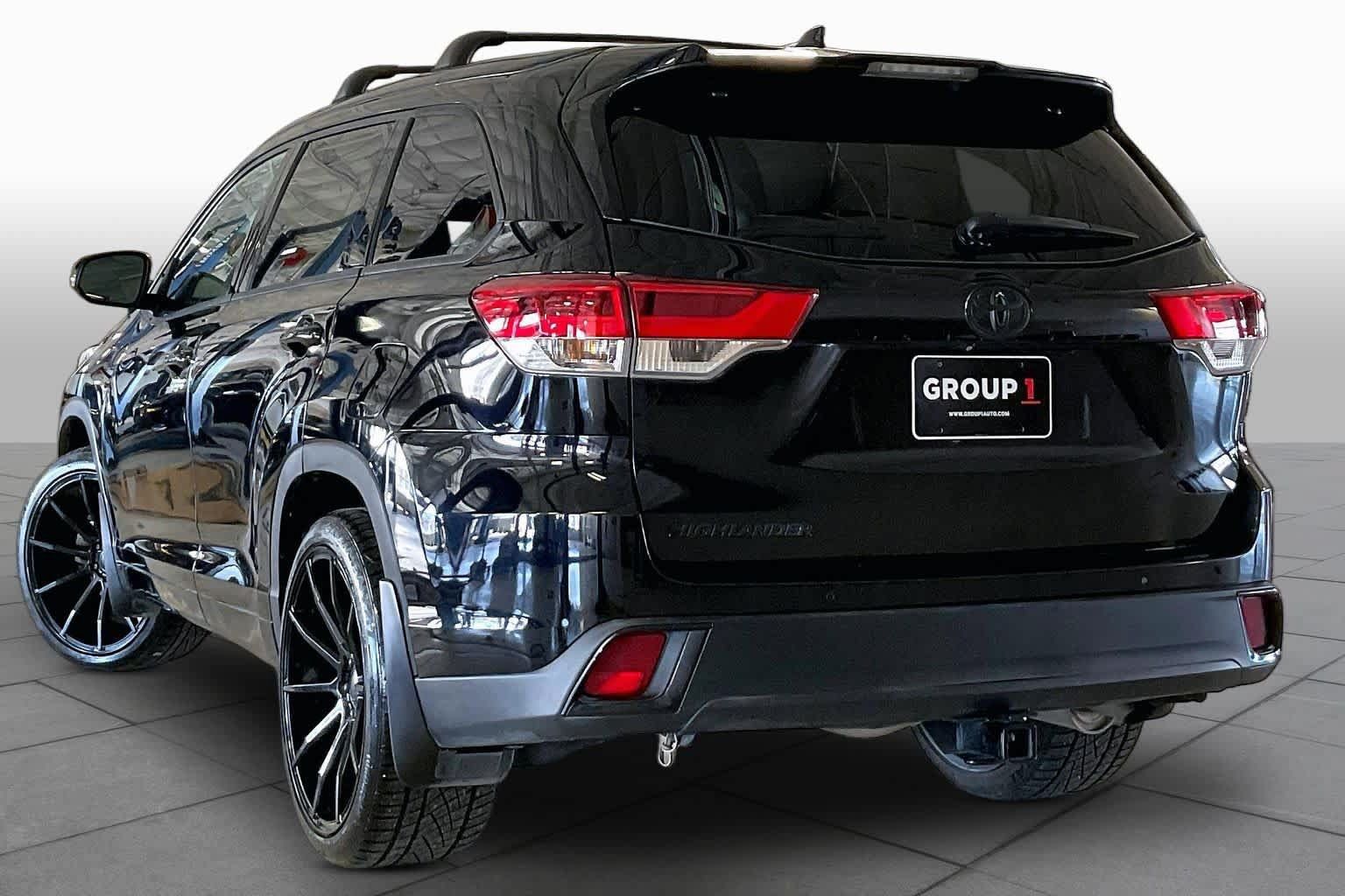 Used 2017 Toyota Highlander Limited AWD/4WD image 11