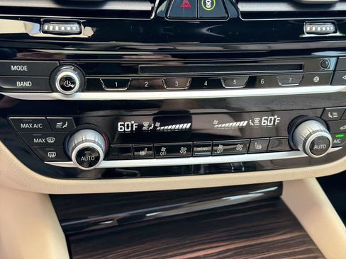 Used 2019 BMW 530i w/ Convenience Package RWD image 18