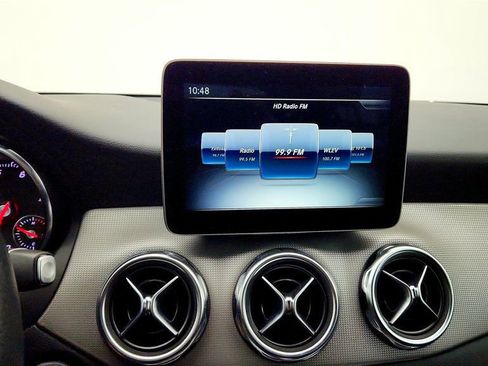 Used 2018 Mercedes-Benz GLA 250 4MATIC image 17