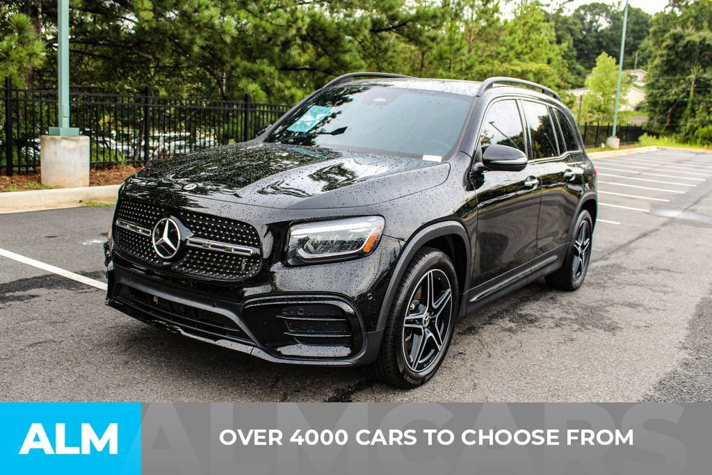 Used 2025 Mercedes-Benz GLB 250 image 2