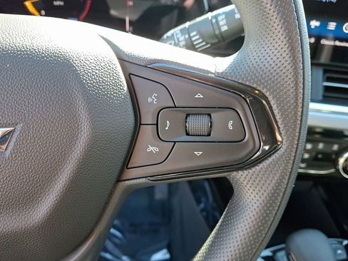 Used 2025 Chevrolet Trax LT image 21