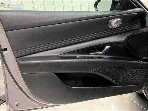 Used 2022 Hyundai Elantra SEL w/ Convenience Package FWD image 22
