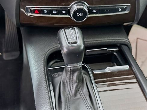 Used 2018 Volvo XC90 T5 Momentum w/ Momentum Plus Package image 17