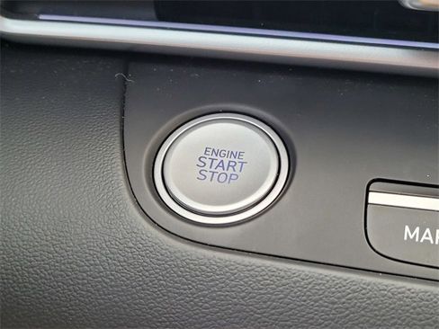 Used 2024 Hyundai Elantra SEL image 18