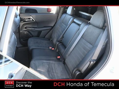 Used 2025 Mitsubishi Outlander SE image 18