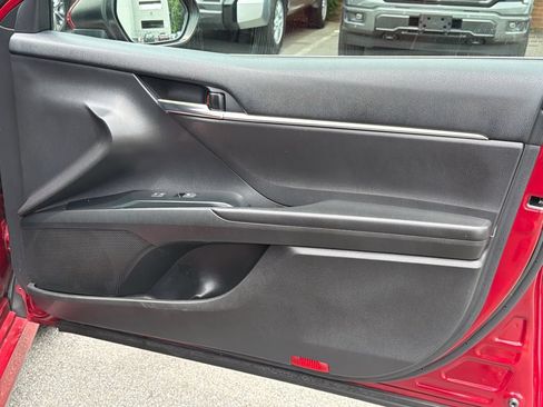 Used 2020 Toyota Camry LE w/ Sunroof Package FWD image 10