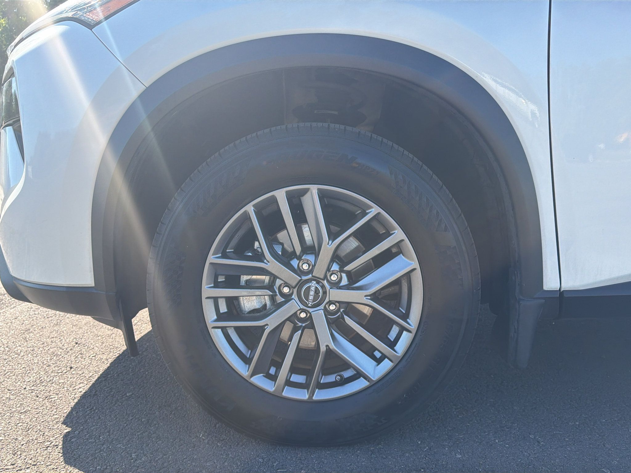 Used 2025 Nissan Rogue S AWD/4WD image 5