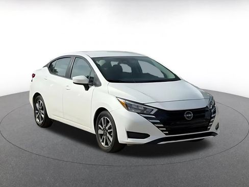 Used 2025 Nissan Versa SV FWD image 3