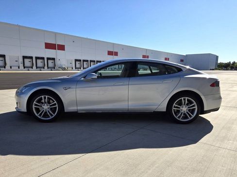 Used 2014 Tesla Model S 60 image 8