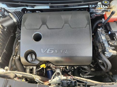 Used 2023 Chevrolet Traverse LT image 32