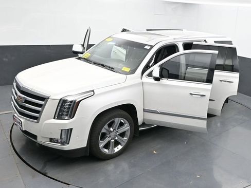 Used 2017 Cadillac Escalade Luxury AWD/4WD image 42