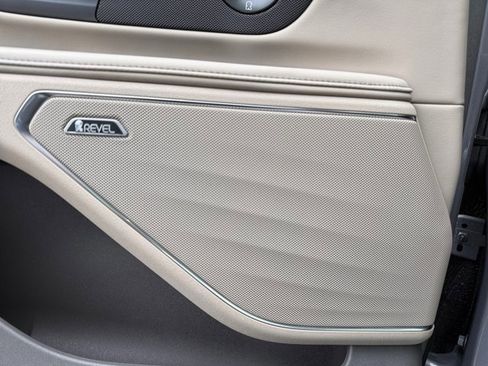 Used 2025 Lincoln Nautilus Premier w/ Equipment Group 102A image 32