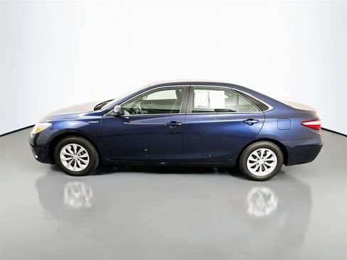 Used 2016 Toyota Camry LE image 4