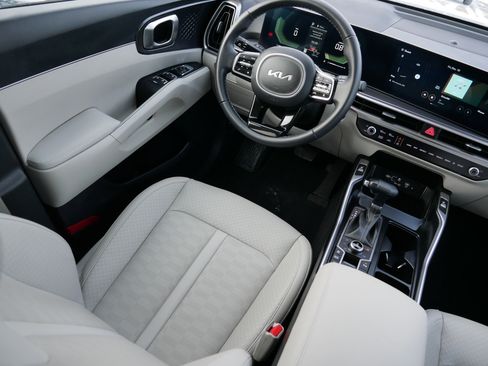 Certified 2025 Kia Sorento S image 9