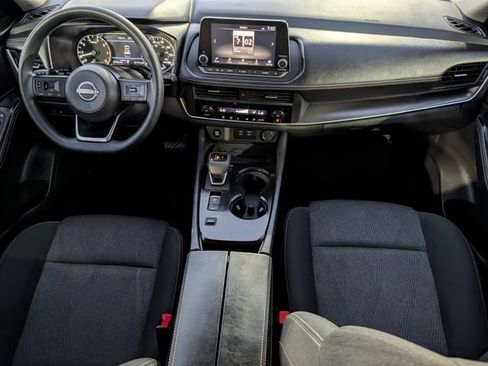 Used 2024 Nissan Rogue SV FWD image 11