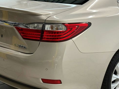 Used 2013 Lexus ES 300h image 10