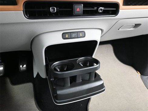 Used 2025 Volkswagen ID. Buzz 1st Edition image 21