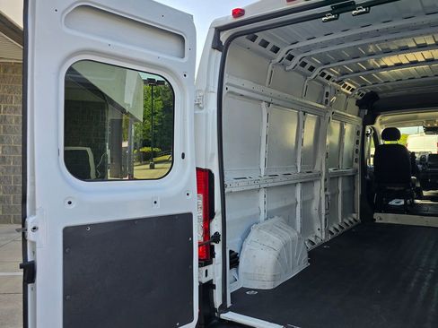 Used 2023 RAM ProMaster 2500 FWD image 11