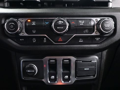 Used 2024 Jeep Wrangler Sport S image 18