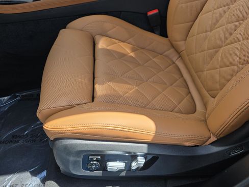 New 2026 BMW X7 xDrive40i w/ M Sport Package AWD/4WD image 17